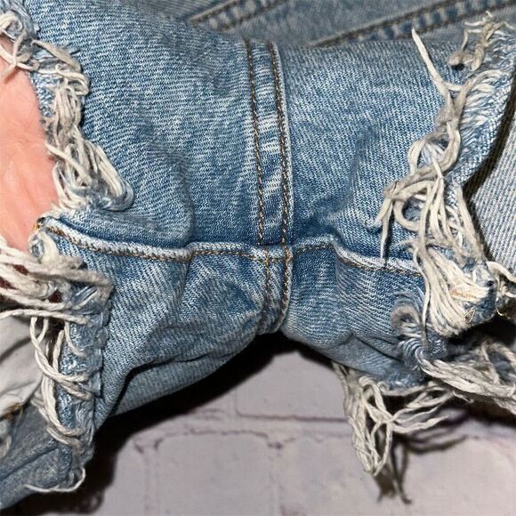 Levi's 501 Women's High-Rise Distressed Cutoff Denim Shorts Size 25 - Picture 10 of 14